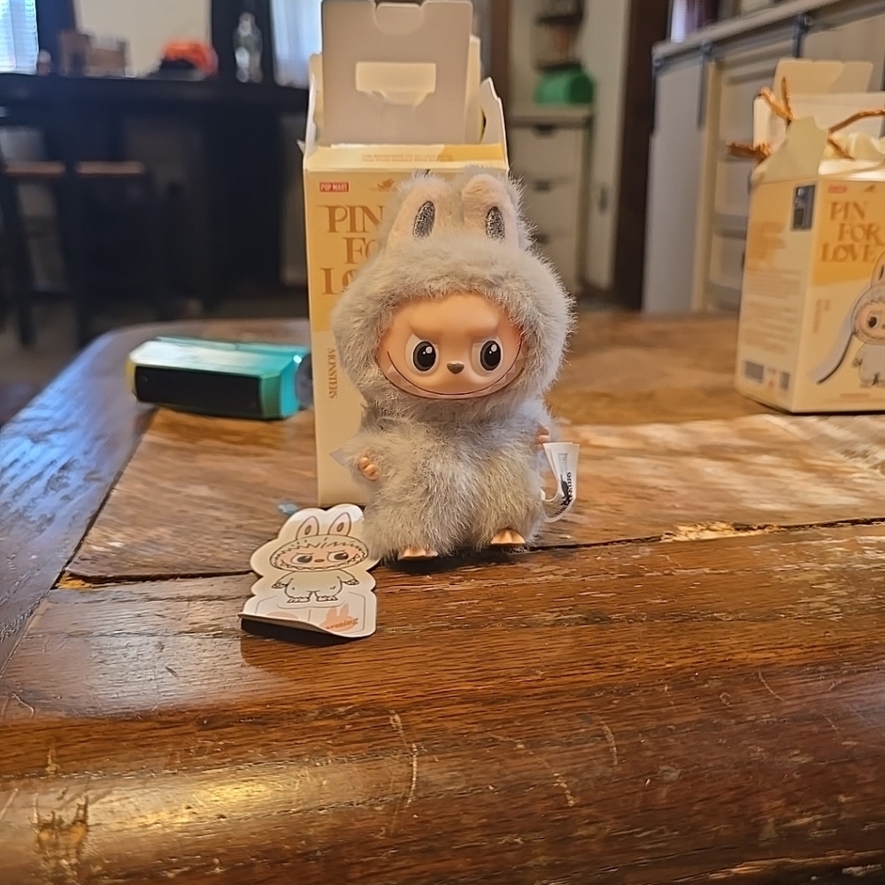 Labubu Pin For Love C - Charming